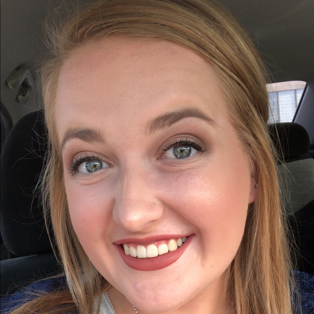 Meet your Posher, Lora